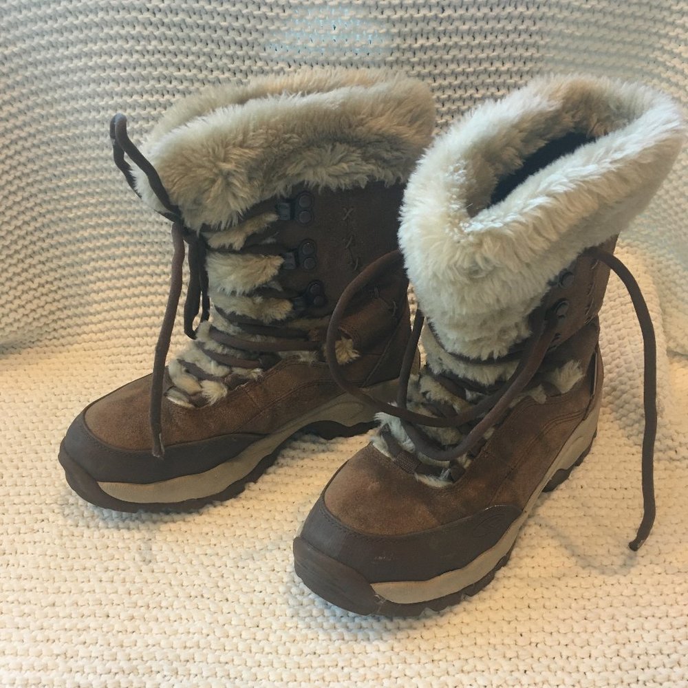 Boots With The Fur size 8